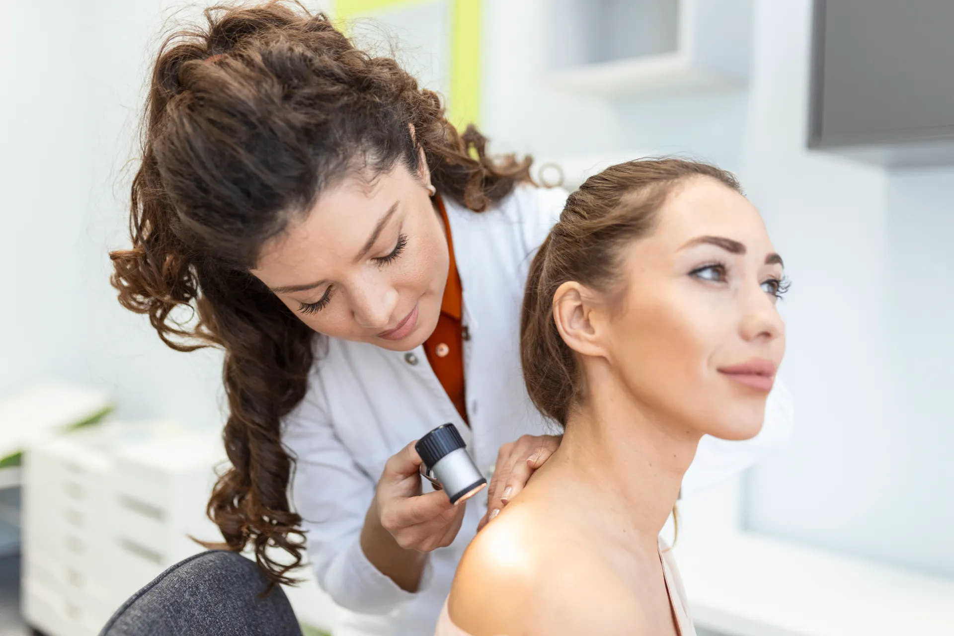 Check-Up-Untersuchung in einer avi Praxis